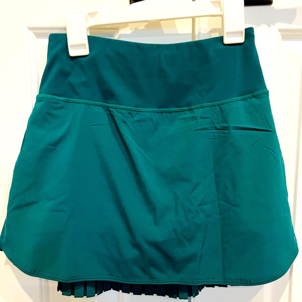 Tennis/golf skirt. Size XS. Hunter green. Great condition.